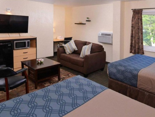 Econo Lodge Rochester image 1