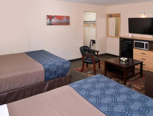 Econo Lodge Rochester image 10