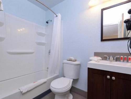 Econo Lodge Rochester image 15