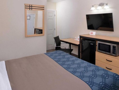 Econo Lodge Rochester image 16