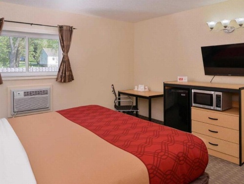 Econo Lodge Rochester image 19