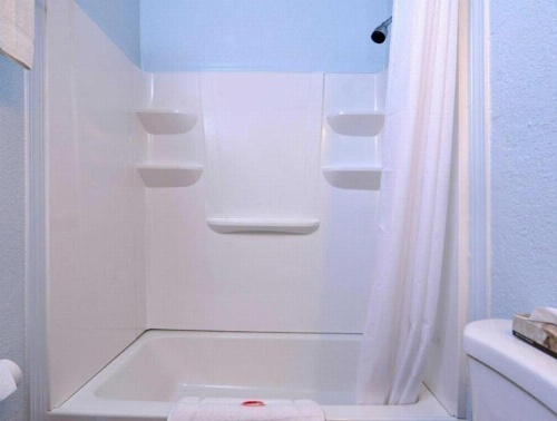 Econo Lodge Rochester image 2