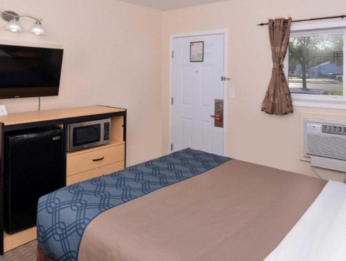 Econo Lodge Rochester image 20