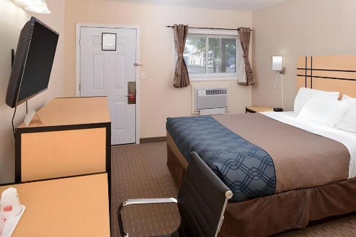 Econo Lodge Rochester image 31