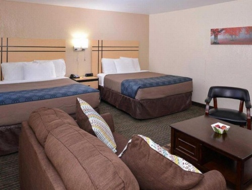 Econo Lodge Rochester image 33