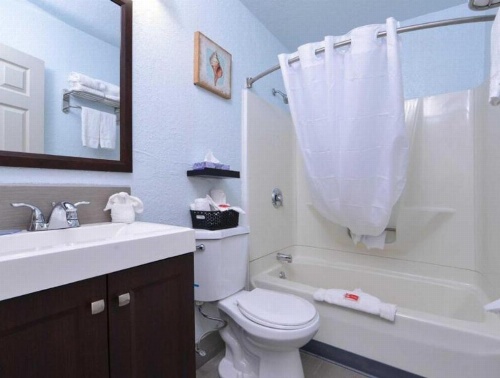 Econo Lodge Rochester image 36