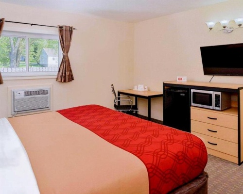 Econo Lodge Rochester image 6