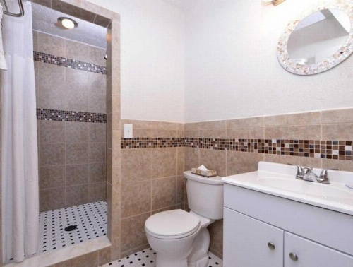 Econo Lodge Rochester image 8