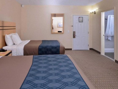 Econo Lodge Rochester image 9